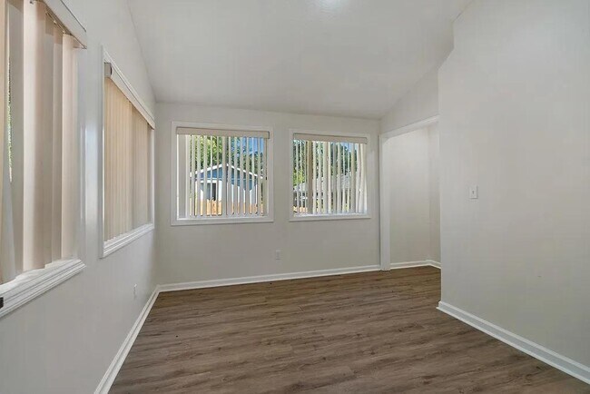 Building Photo - 803 Lichfield Rd