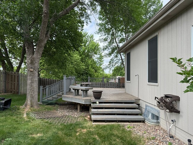 Building Photo - Elkhorn Home For Rent In Quiet Neighborhood
