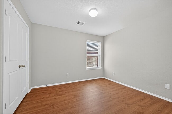 Building Photo - 5310 Songlark Bluff Cir