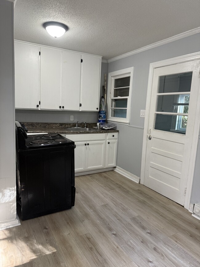 Building Photo - 3912 Honan Dr