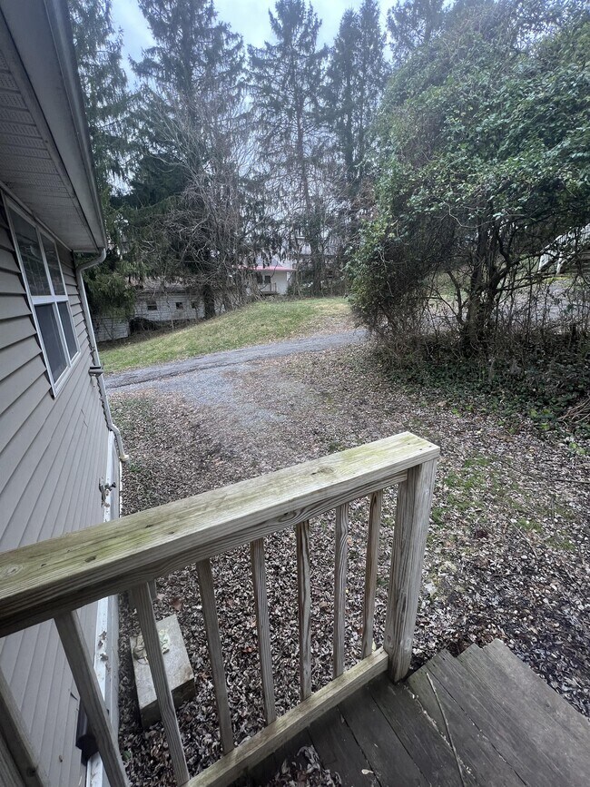 Building Photo - 1054 Ridgeway Ave