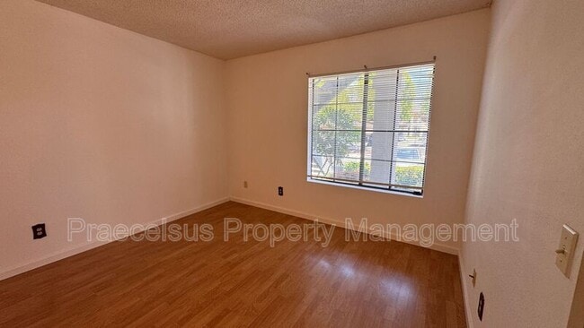 Building Photo - 10935 Summerdale Way