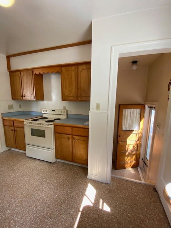 Building Photo - $2,695 / AVAILABLE NOW! 3BD Single Family Home