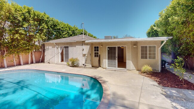 Private back yard with pool... - 18406 Bessemer St