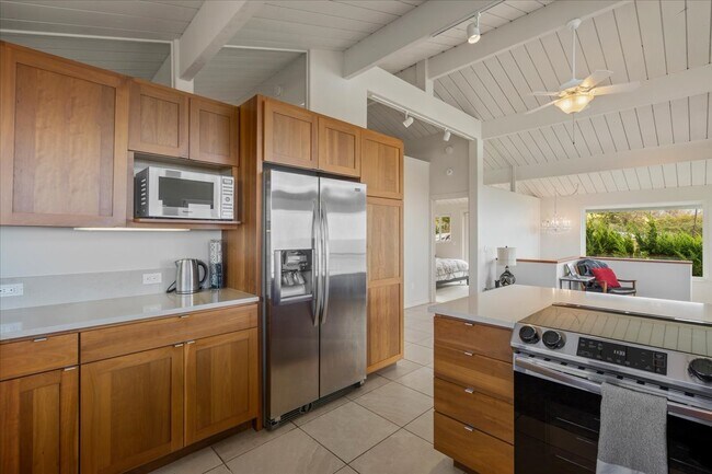 Building Photo - 18-505 Haleakala Hwy