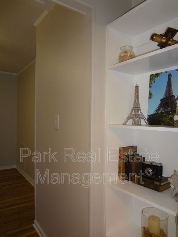 Building Photo - 114 Bim St