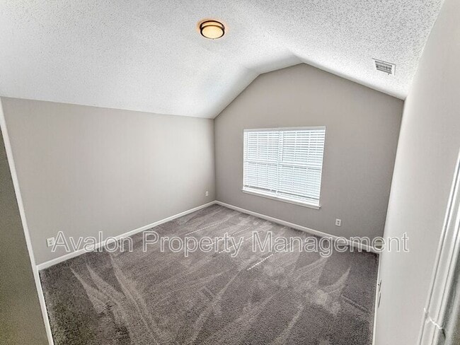 Building Photo - 282 Bonnes Dr SW