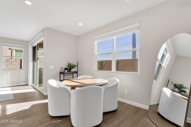 Building Photo - 5823 E Rose Garden Ln