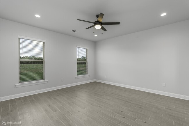 Building Photo - 212 Paisley Ln