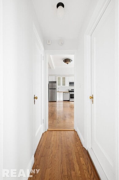 Building Photo - 433 W 34th St.