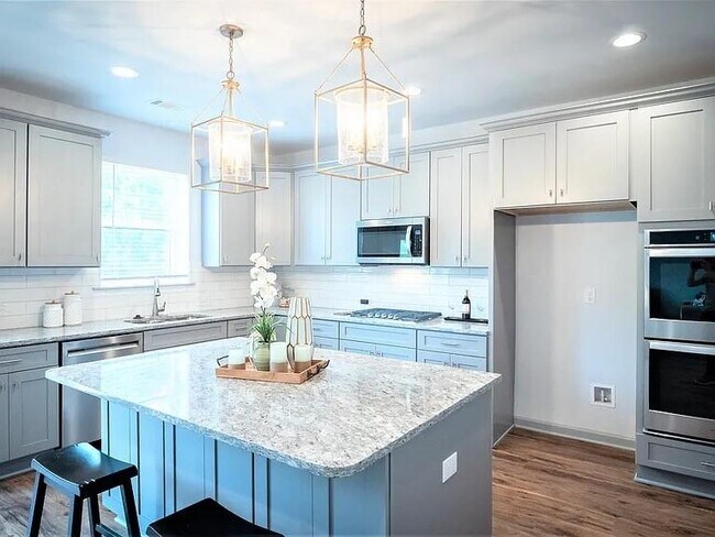 Building Photo - 4461 Hazeltine Dr