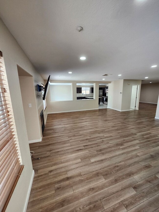 Building Photo - Beautiful 5 Bedroom House fully remodeled....