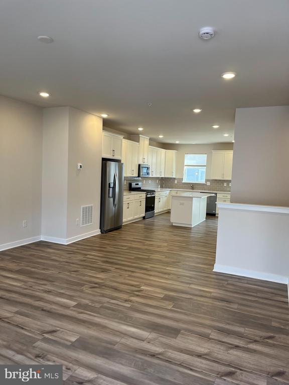 Building Photo - 37 E Front St