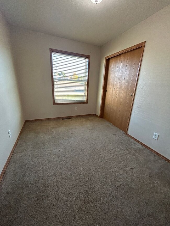 Building Photo - Cute 3 bedroom Duplex for Rent!