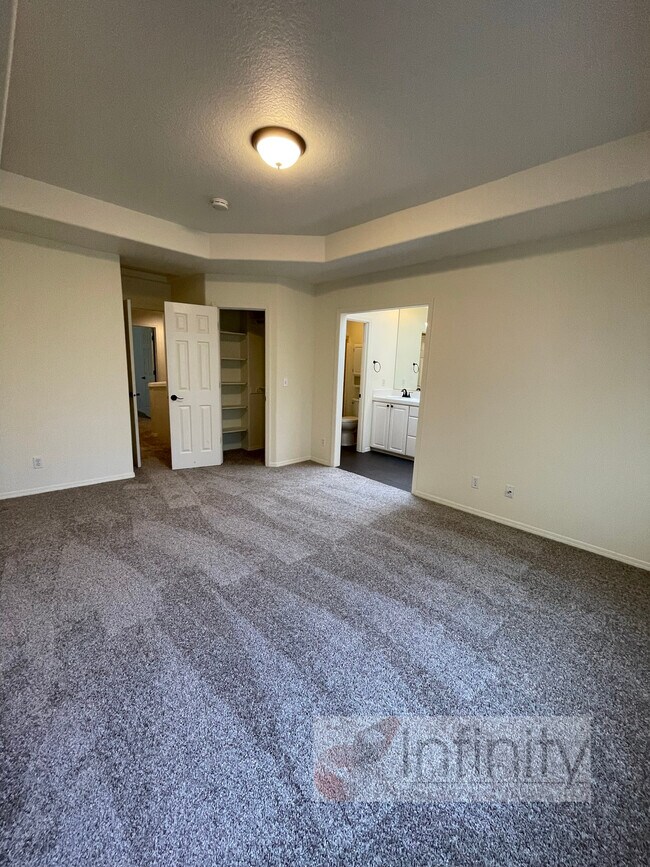 Building Photo - 23984 SW Shady Grove Dr