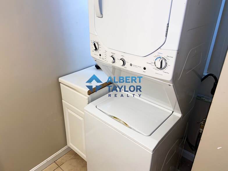 Building Photo - 13 Sachem St