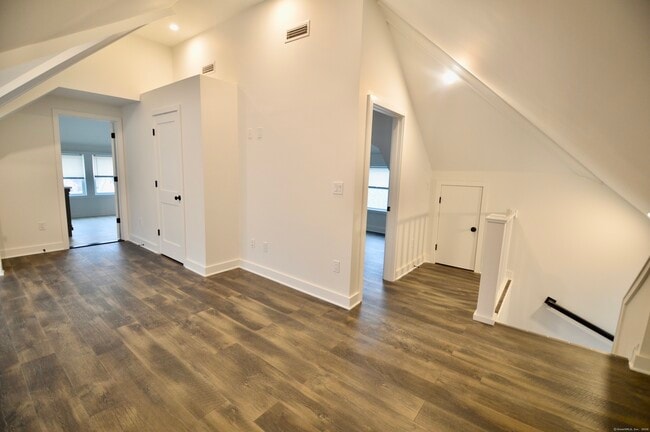 Building Photo - 21 Nichols St