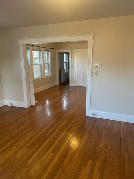 Building Photo - 44 Waverley Ave