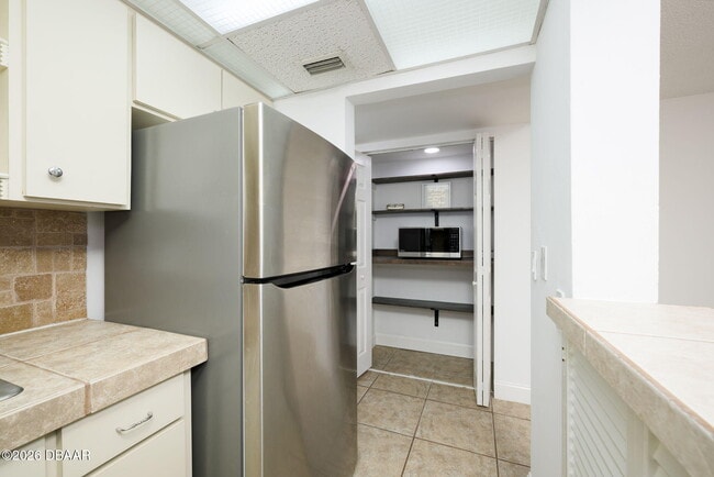 Building Photo - 633 S Palmetto Ave