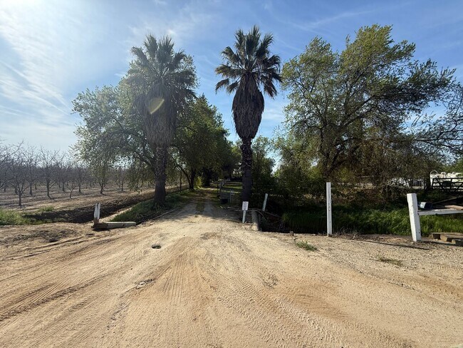 Building Photo - FR T L12795