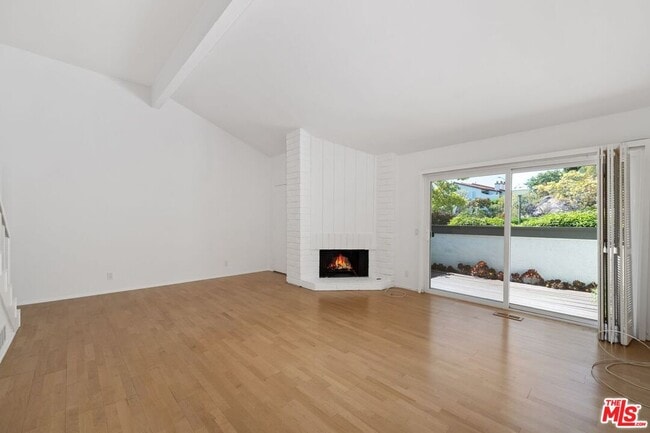 Primary Photo - 1646 Palisades Dr