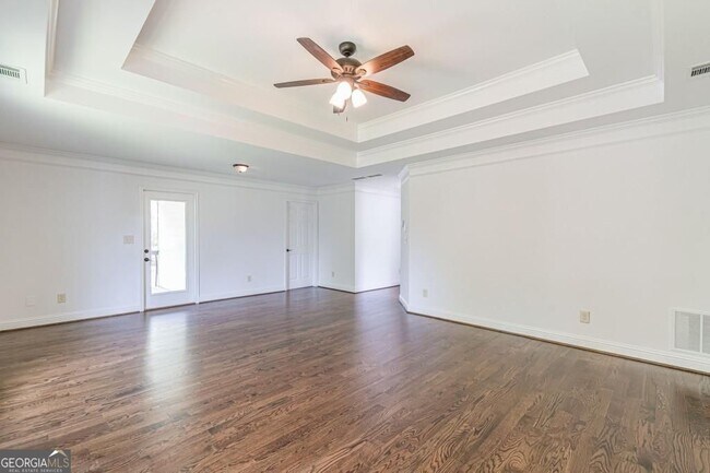 Building Photo - 1410 Eastland Rd SE