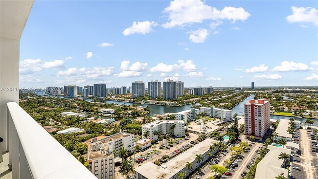 Building Photo - 3140 S Ocean Dr