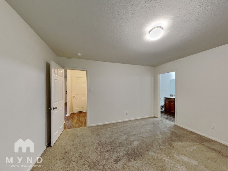 Building Photo - 9168 Pleasant Valley Dr