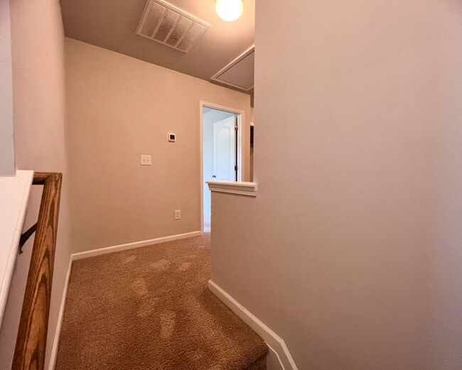 Building Photo - Gorgeous 3 bedroom, 2 1/2 bathroom two-sto...