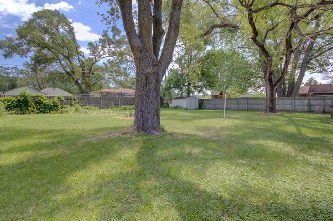 Building Photo - 3 bed home