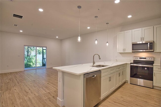 Building Photo - 289 Boundary Blvd