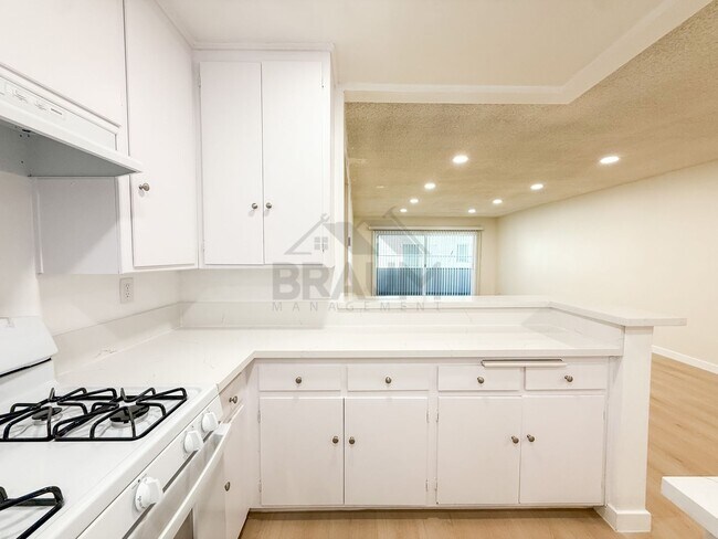 Building Photo - 6041 Whitsett Ave