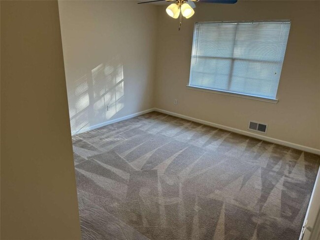 Building Photo - 228 Solomon Dr