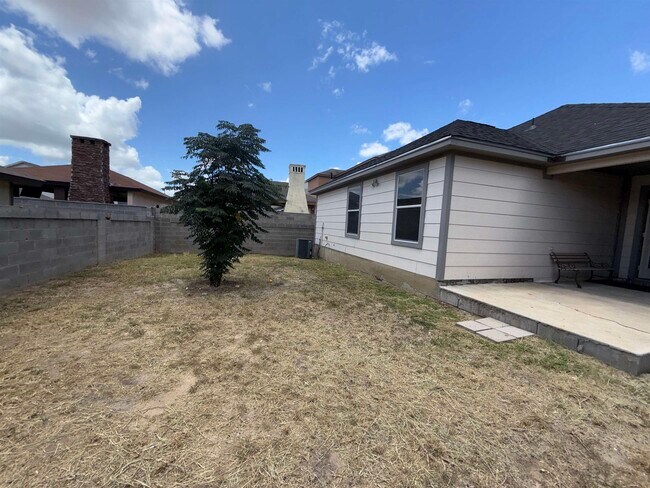 Building Photo - 2103 Dorado Dr