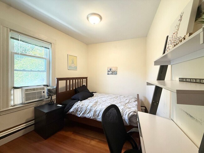 Building Photo - 146 Webster Ave