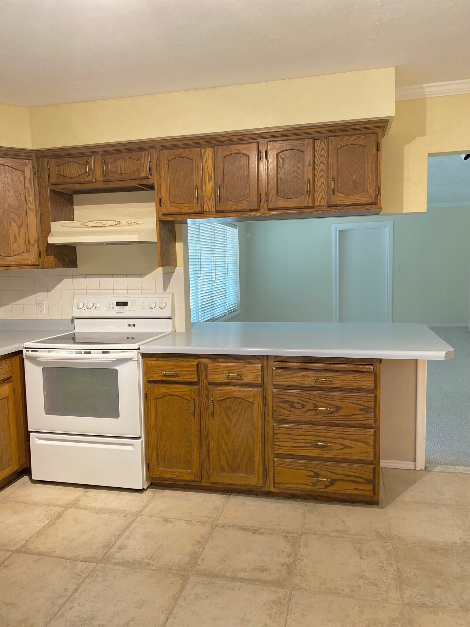 Kitchen - 2115 Browning Ave S