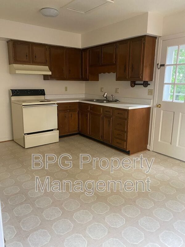 Building Photo - 307 Wintergreen Ave