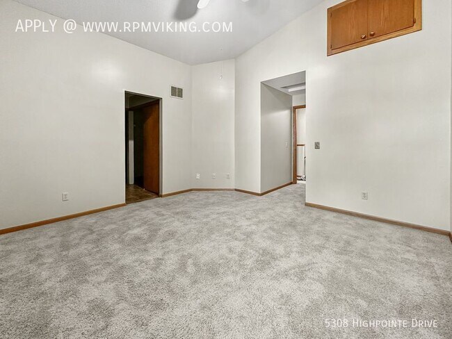 Building Photo - 2br 2.5ba 2cg ~ Security Deposit Free Alte...