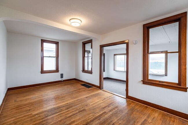 Building Photo - 3-4BR Rent or Rent to Own with New Kitchen and Garage!