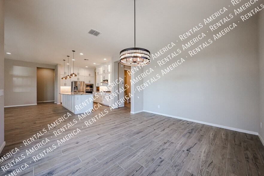 Building Photo - 42085 W Morning Glory Way