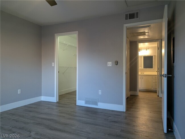 Building Photo - 555 E Silverado Ranch Blvd