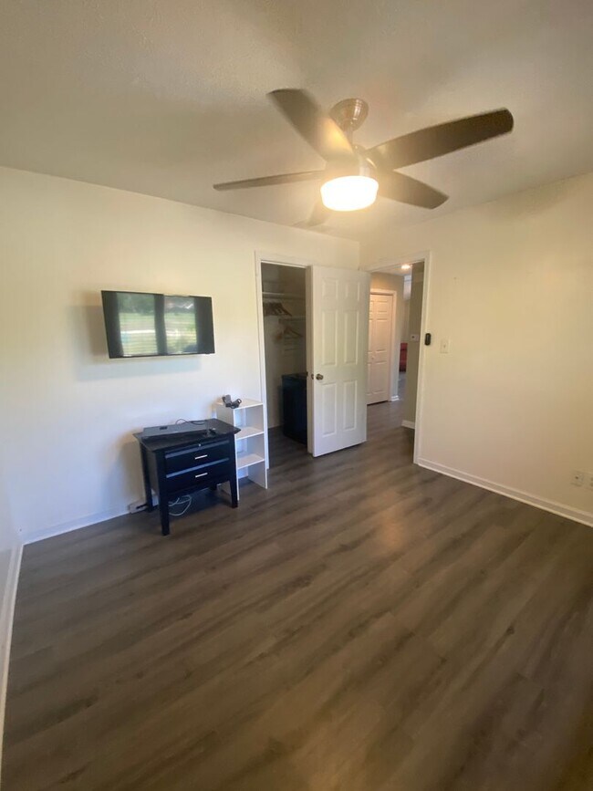 Building Photo - Semi-Furnished 2-Bedroom Condo at Eagle Pointe