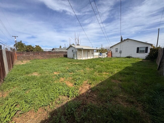 Building Photo - Cozy Home For Rent