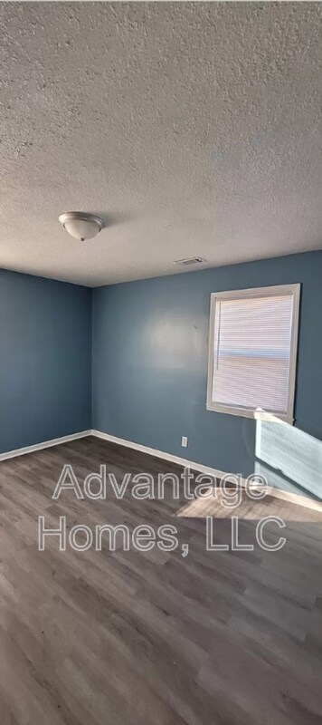 Building Photo - 744 N 70th St