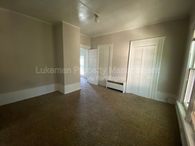 Building Photo - 431 W Vine St