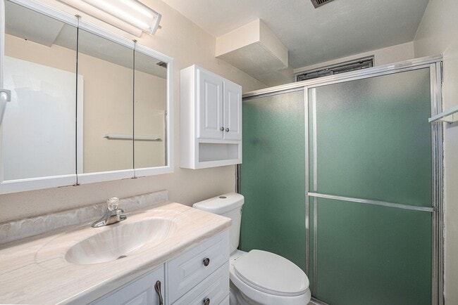 Building Photo - Charming Home w/Updated Kitchen and Yard B...