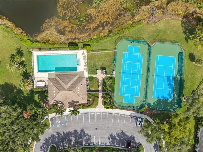 Building Photo - 700 Silk Oak Dr