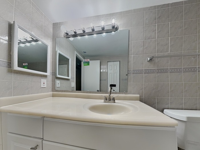 Building Photo - 9402 Lonsdale Ct