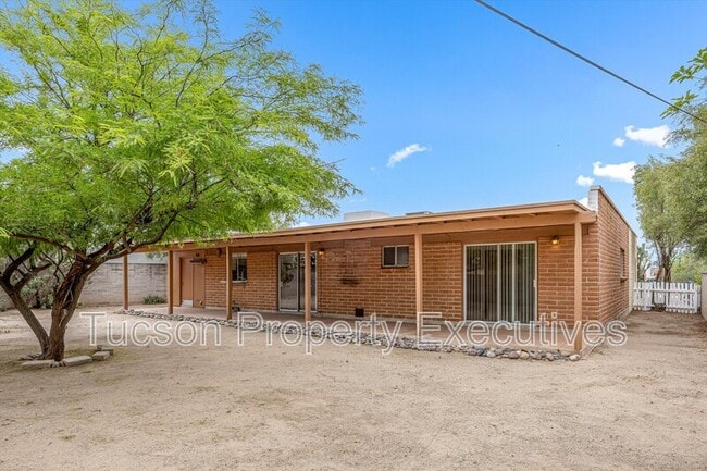 Building Photo - 3534 N Palmer Dr