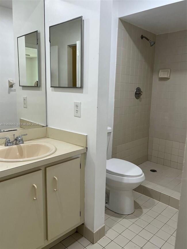 Building Photo - 20680 NE 4th Ct